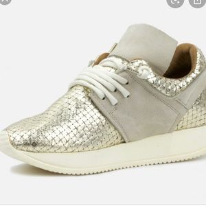 NEW FASHION LUXARY SNEAKERS🔥✨Esse ut EssE